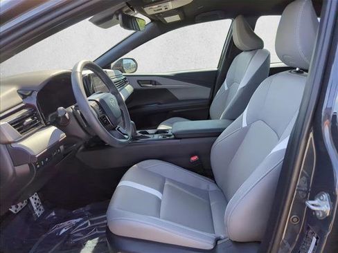 Used 2025 Toyota Camry SE w/ Convenience Package FWD image 15