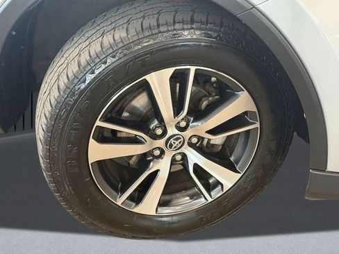 Used 2018 Toyota RAV4 XLE w/ Plus Extra Value Package AWD/4WD image 18