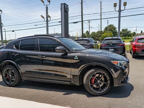 Used 2018 Alfa Romeo Stelvio Quadrifoglio w/ Driver Assist Dynamic Package AWD/4WD image 11