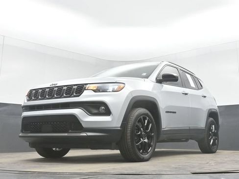 Used 2025 Jeep Compass Latitude w/ Altitude Special Edition AWD/4WD image 40