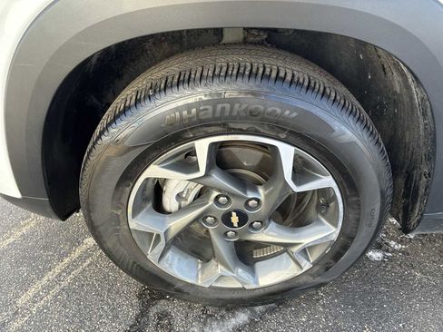 Certified 2024 Chevrolet Trax LT w/ Driver Confidence Package image 32