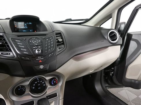 Used 2015 Ford Fiesta SE image 12