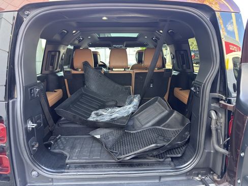 Used 2023 Land Rover Defender 130 SE image 41