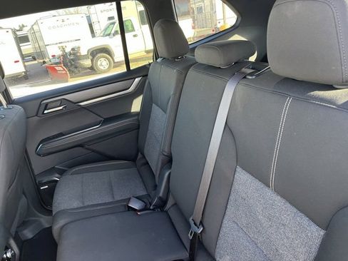 Used 2025 GMC Acadia Elevation image 15