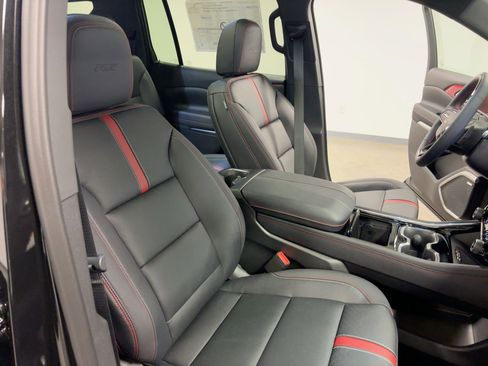 New 2026 Chevrolet Traverse RS w/ LPO, Floor Liner Package image 31