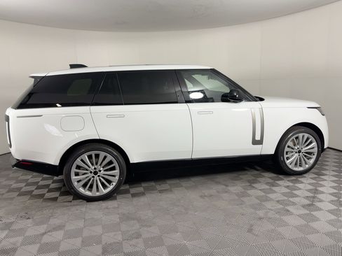 New 2026 Land Rover Range Rover Long Wheelbase SE image 19