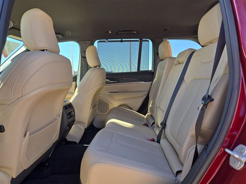 Used 2024 Jeep Grand Cherokee Limited w/ Luxury Tech Group II image 13