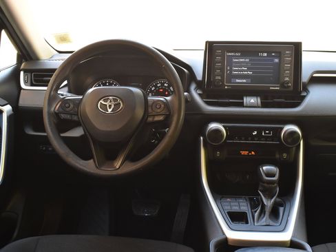 Used 2021 Toyota RAV4 LE AWD/4WD image 29