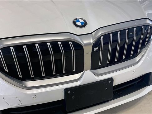 Certified 2024 BMW 530i image 31