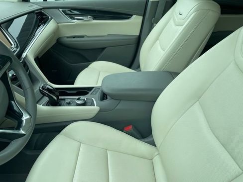 Used 2025 Cadillac XT6 Premium Luxury w/ Technology Package AWD/4WD image 5