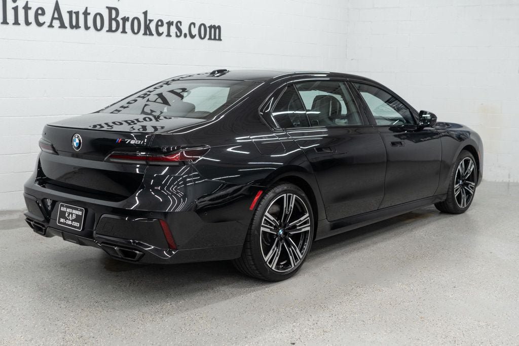 Used 2023 BMW 760i xDrive AWD/4WD image 48