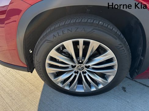 Used 2023 Toyota Highlander Platinum image 8