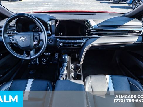 Used 2025 Toyota Camry SE image 28