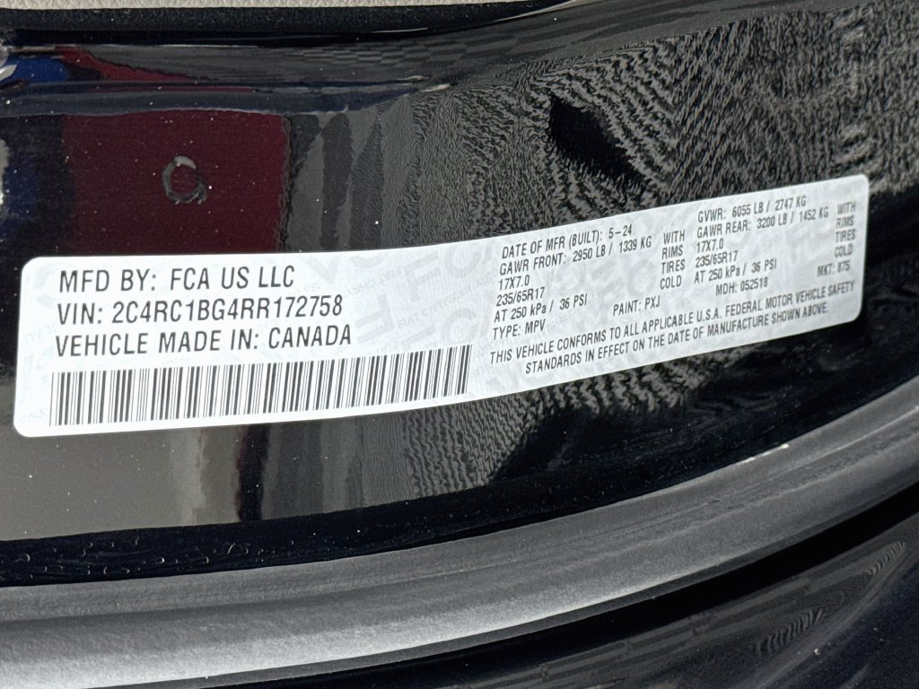 Used 2024 Chrysler Pacifica Touring-L FWD image 32