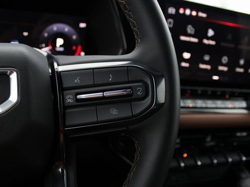 Used 2025 GMC Canyon AT4 image 19