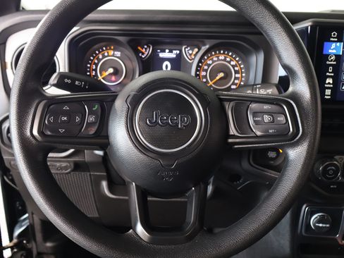 Used 2025 Jeep Gladiator Sport AWD/4WD image 3