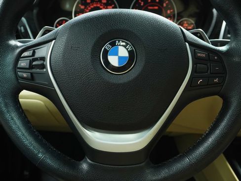 Used 2017 BMW 330i xDrive Sedan AWD/4WD image 16