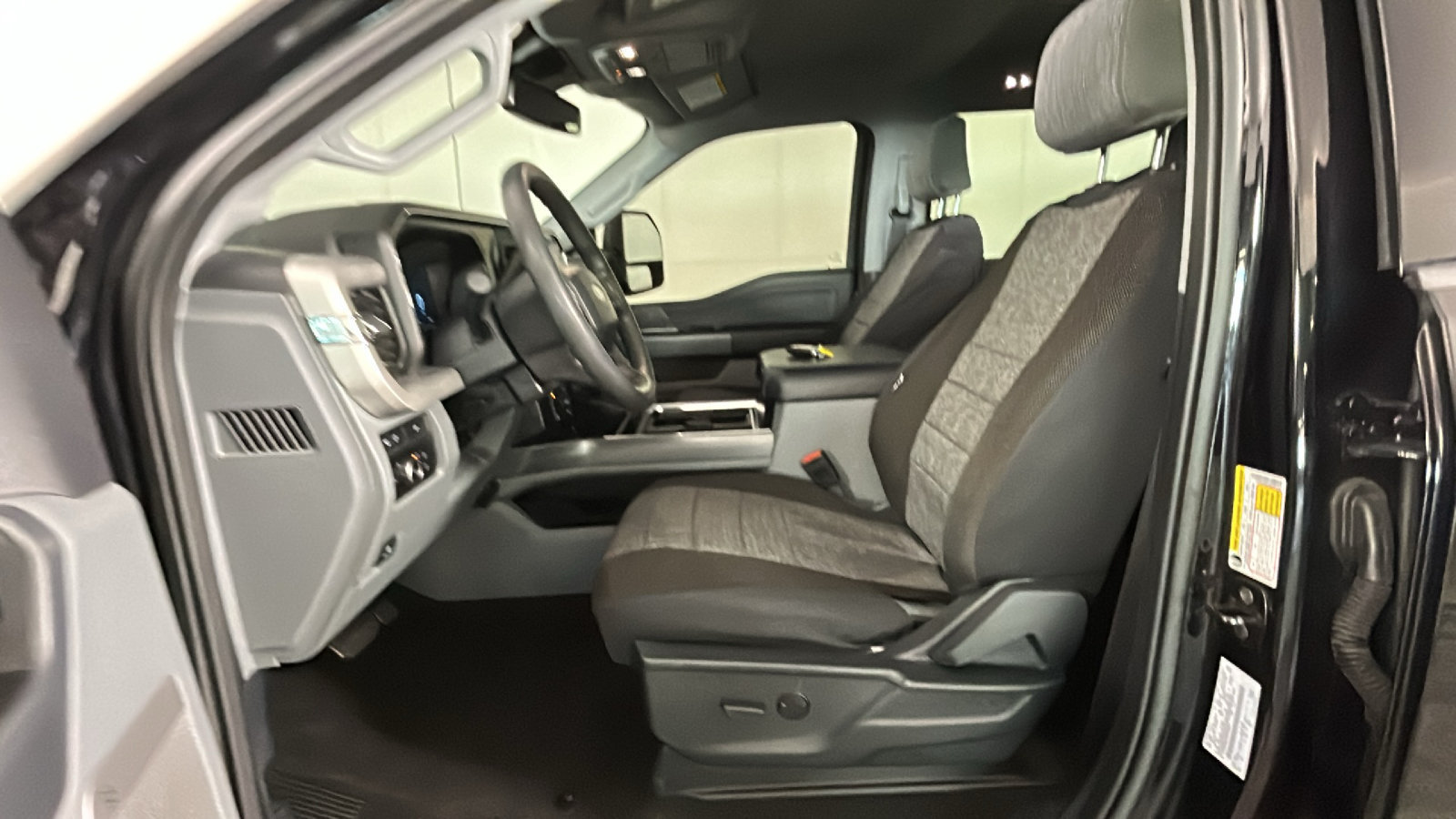 Used 2024 Ford F250 XLT w/ XLT Premium Package AWD/4WD image 14