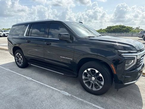 Used 2026 Chevrolet Suburban LS RWD image 18