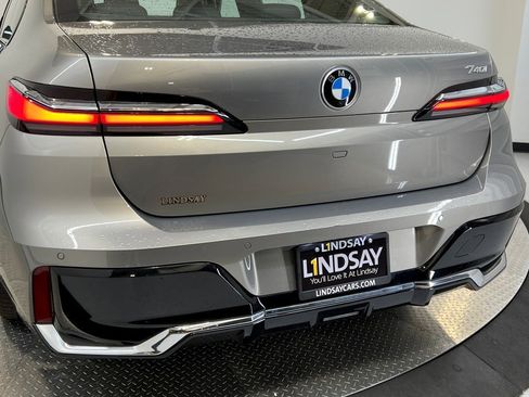 Used 2024 BMW 740i image 8