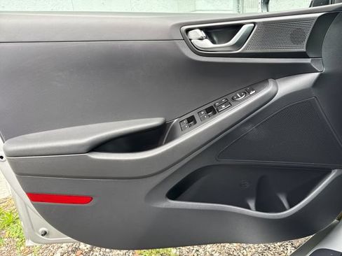 Used 2019 Hyundai Ioniq Electric FWD image 22