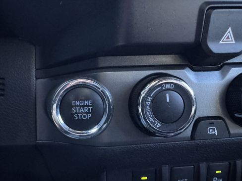 Used 2020 Toyota Tacoma TRD Off-Road w/ Technology Package image 26