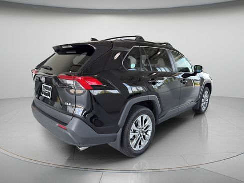 Used 2025 Toyota RAV4 XLE Premium FWD image 5