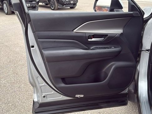 Used 2024 Toyota Grand Highlander XLE image 9