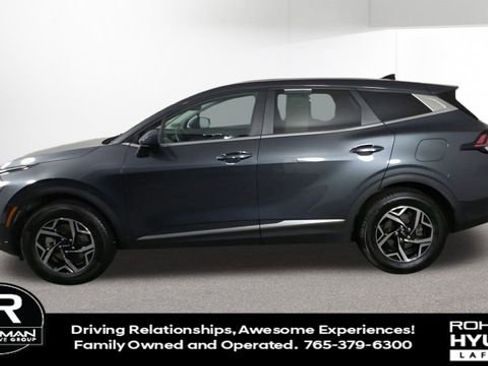 Used 2023 Kia Sportage LX image 5