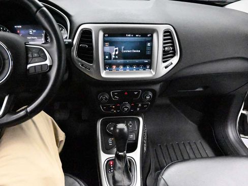 Used 2017 Jeep Compass Latitude w/ Popular Equipment Group AWD/4WD image 13