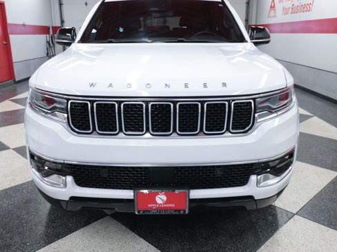 Used 2024 Jeep Wagoneer 2WD image 4
