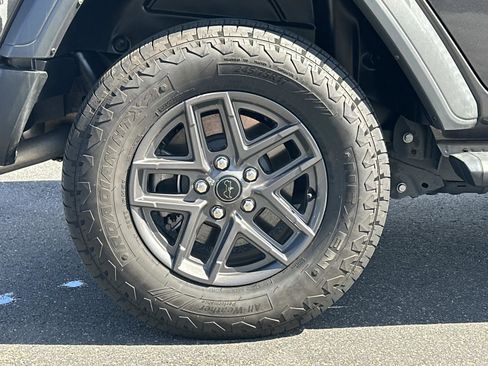 Used 2024 Jeep Wrangler Unlimited Sport image 27