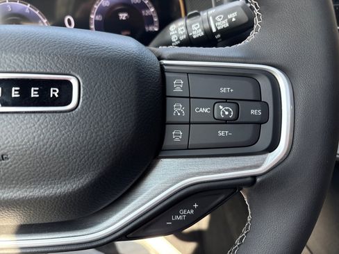 New 2025 Jeep Wagoneer L Series II w/ Premium Group I image 20