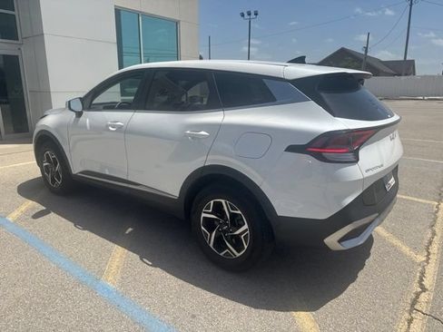 Used 2023 Kia Sportage LX AWD/4WD image 9