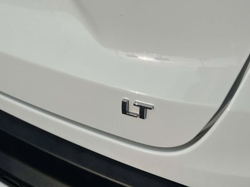 Used 2025 Chevrolet Trax LT FWD image 11