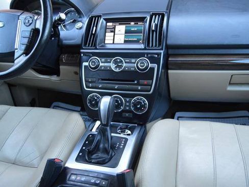 Used 2013 Land Rover LR2 HSE AWD/4WD image 19