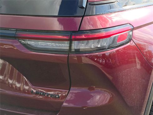 New 2025 Jeep Grand Cherokee Limited w/ Black Appearance Package image 13