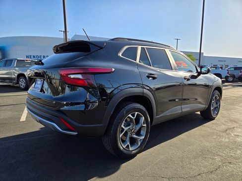 Used 2025 Chevrolet Trax LT FWD image 6