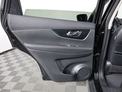 Used 2017 Nissan Rogue SL image 16