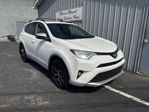 Used 2016 Toyota RAV4 SE image 1