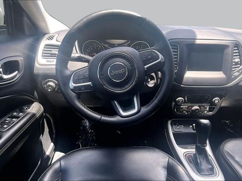 Used 2018 Jeep Compass Latitude w/ Popular Equipment Group FWD image 6