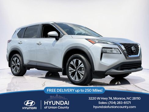 Used 2023 Nissan Rogue SV FWD image 1