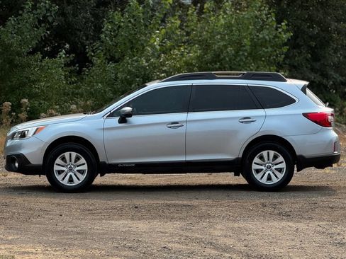 Used 2017 Subaru Outback 2.5i Premium AWD/4WD image 4