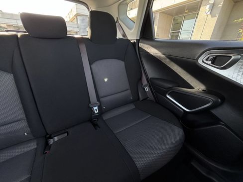 Used 2025 Kia Soul LX w/ LX Technology Package FWD image 35