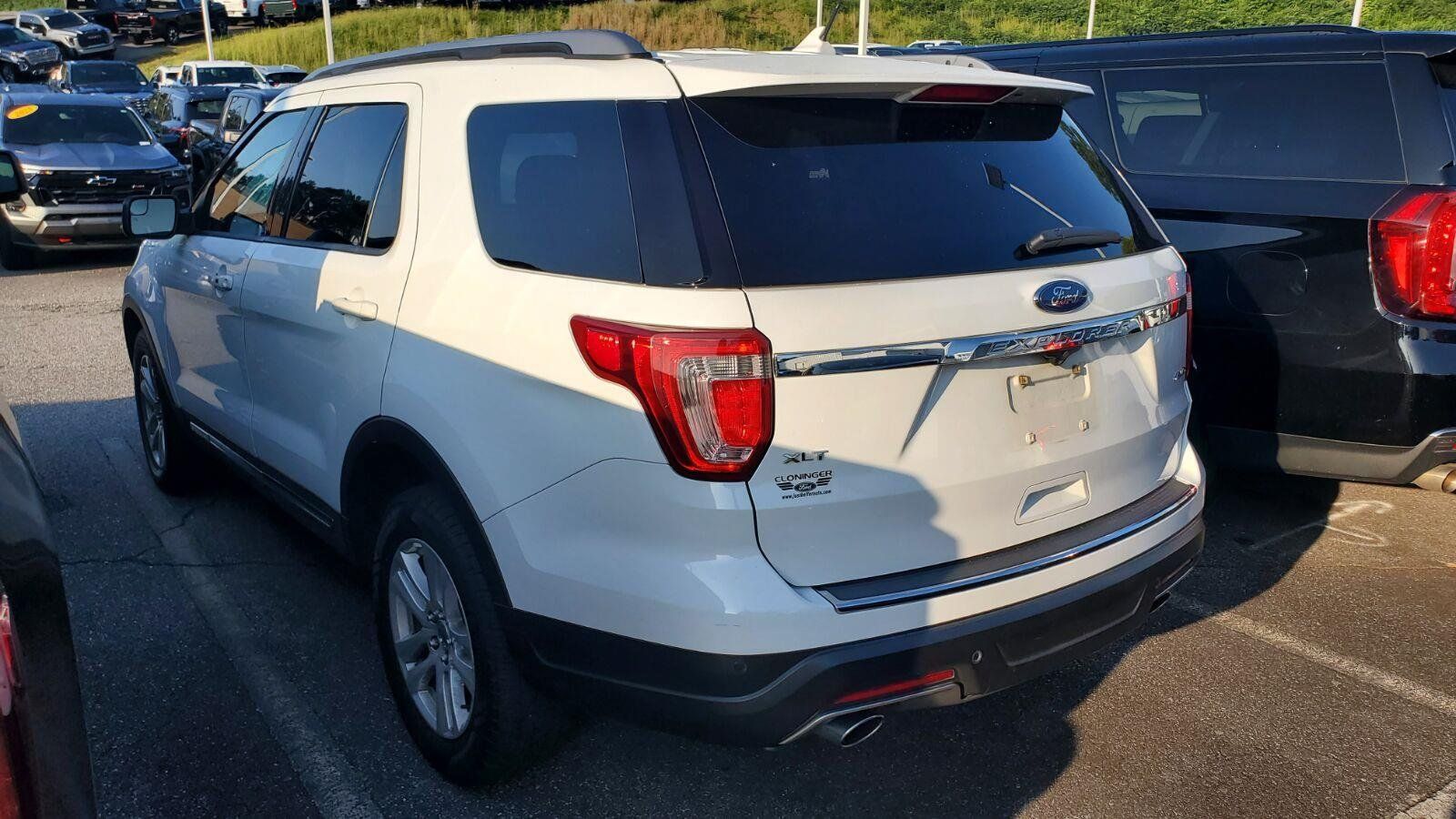 Used 2018 Ford Explorer XLT w/ Equipment Group 201A AWD/4WD image 8