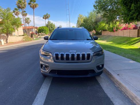 Used 2020 Jeep Cherokee Latitude Plus FWD image 3