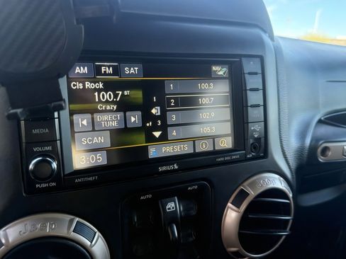 Used 2016 Jeep Wrangler Unlimited Sahara image 21