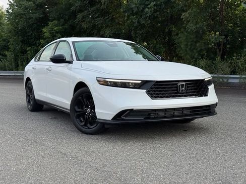 Used 2025 Honda Accord SE image 1