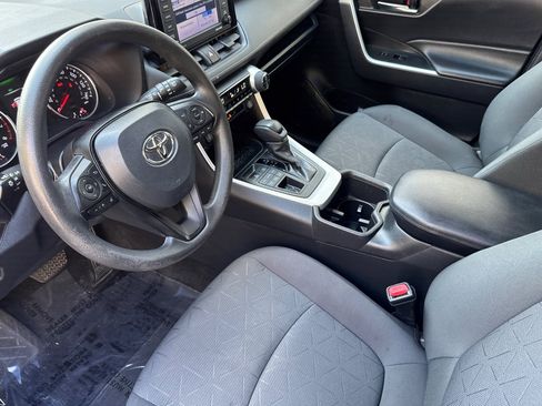 Used 2022 Toyota RAV4 XLE image 4