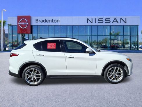 Used 2018 Alfa Romeo Stelvio Ti Sport image 4